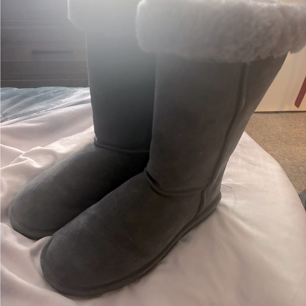 Bearpaw suede and sheepskin/wool boots size 9